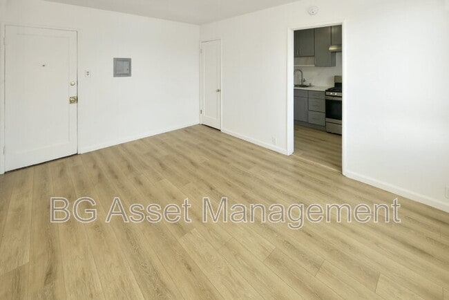 Building Photo - 2039 MacArthur Blvd