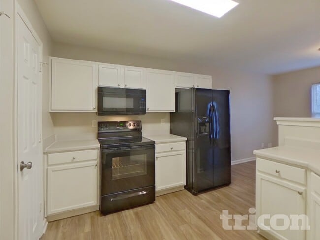 Foto del edificio - 920 Grass Hollow Ct