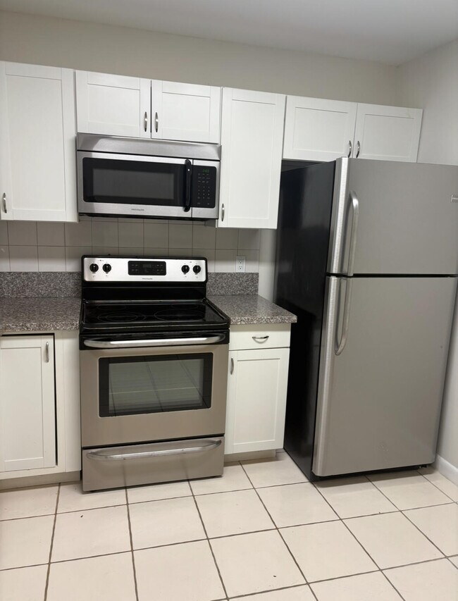Foto del edificio - 9110 Fairbanks Ln