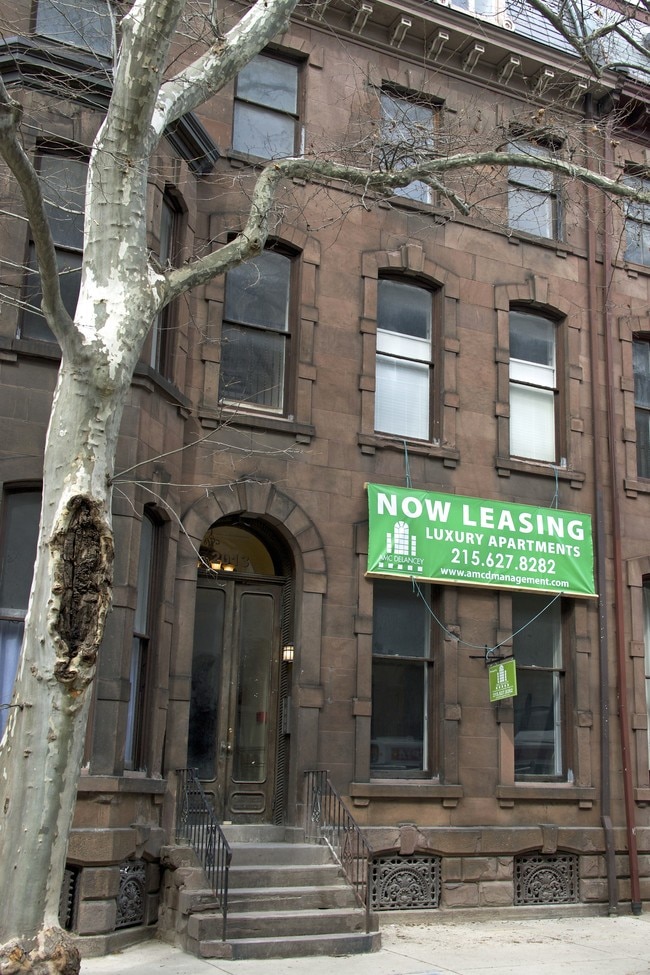 Building Photo - 2013 Spruce St