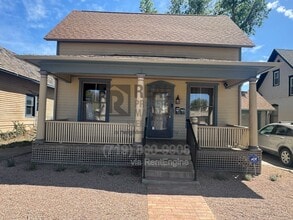 Building Photo - 512 W 10th St