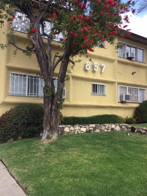 Building Eterior - 857 Crenshaw Blvd