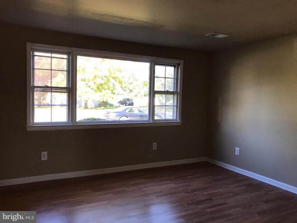 Foto principal - 8929 Portner Ave