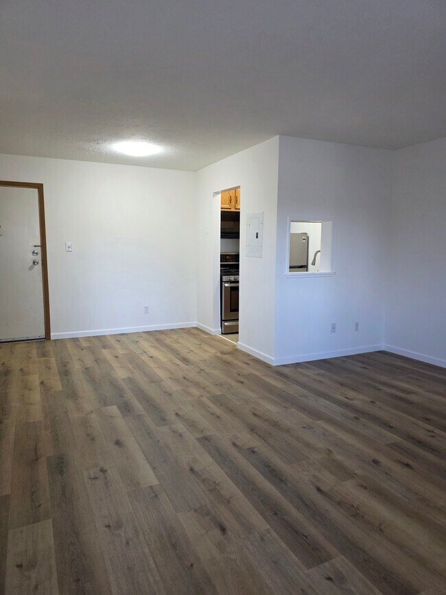 Foto del edificio - 25735 Lorain Rd