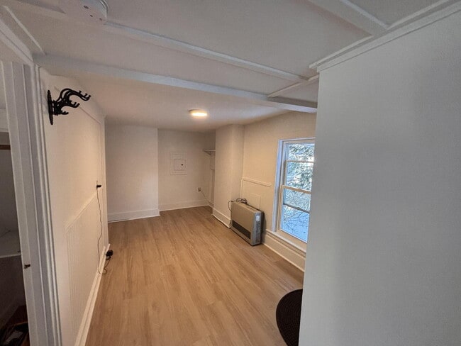 Building Photo - Large 1BR / 1Office/BR / 1BA Apartment – Near Downtown Bath!