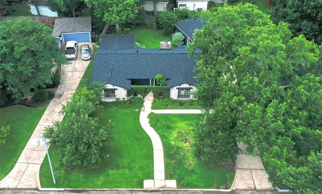 Building Photo - 811 Devonport Ln