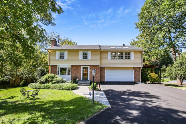 Photo - 1256 Beverly Rd House