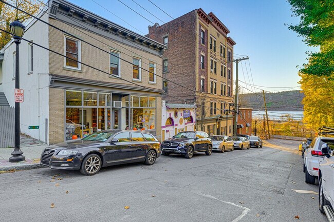 Building Photo - 81 Southside Ave