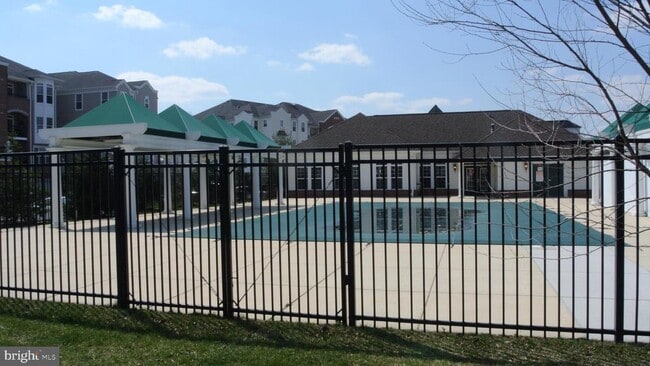 Building Photo - 7305 Maplecrest Rd