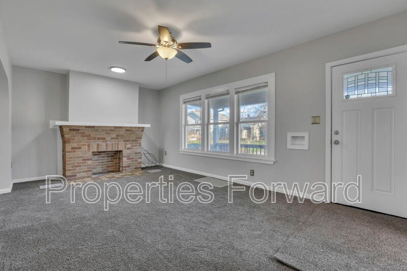 Building Photo - 1185 E 22nd Ave