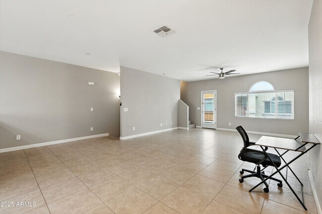Foto del edificio - 2150 W Alameda Rd