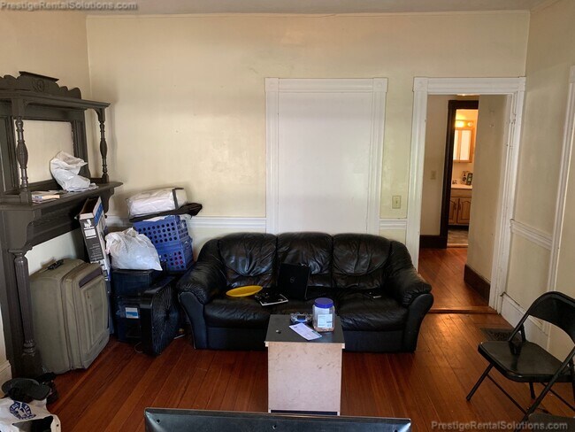 Building Photo - 88 Gardena St