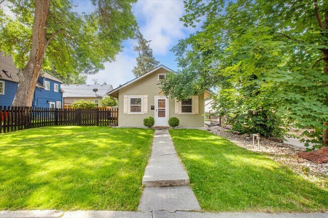 Foto del edificio - Adorable Guest Cottage in the North End!