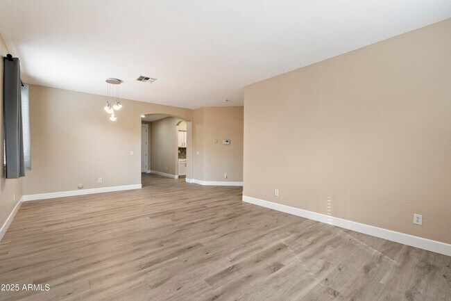 Foto del edificio - 42130 N 44th Dr