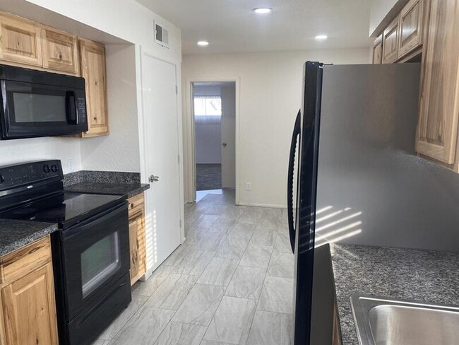 Building Photo - 529 E Desert Dr