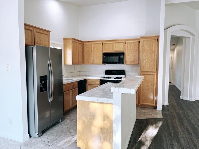 Building Photo - 5558 Sage Dr