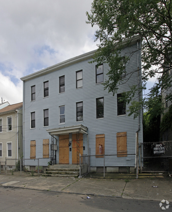 Building Photo - 33-35 Hillman St