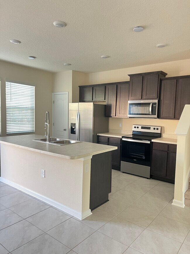 Foto del edificio - 8227 Larose Rd