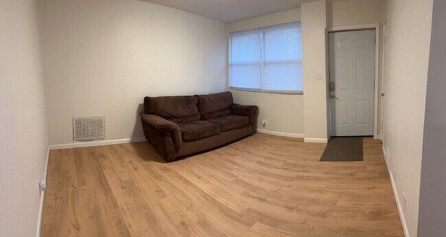 Foto del edificio - 10021 St Clair Ave