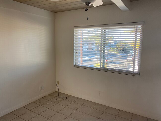 Building Photo - 3133 Kemper St
