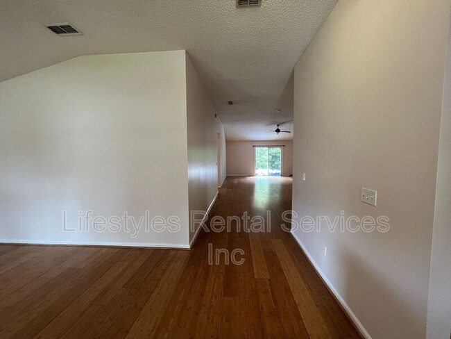 Building Photo - 1449 Blue Heron Ln N