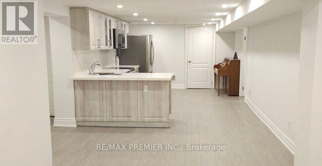 Building Photo - 12 Rollins Pl