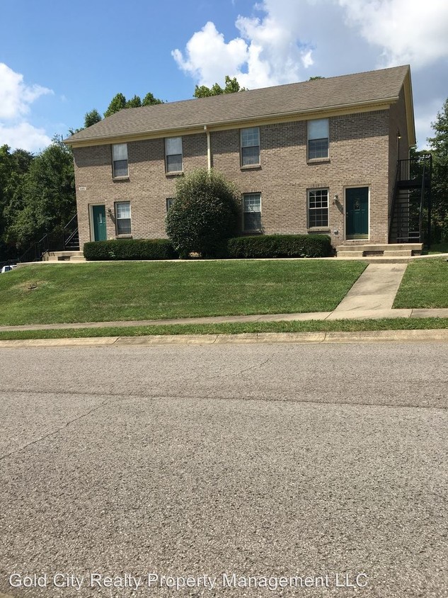 Primary Photo - 100 Wellington Way
