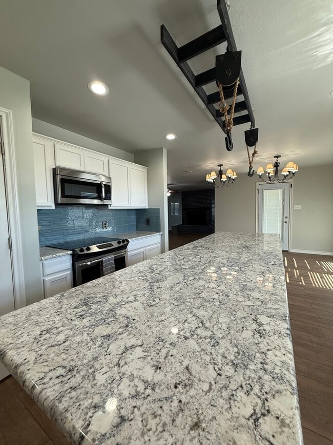 Building Photo - Beautiful modern farmhouse with 5 bedrooms...