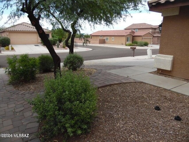 Foto del edificio - 7325 E Weeping Willow Dr