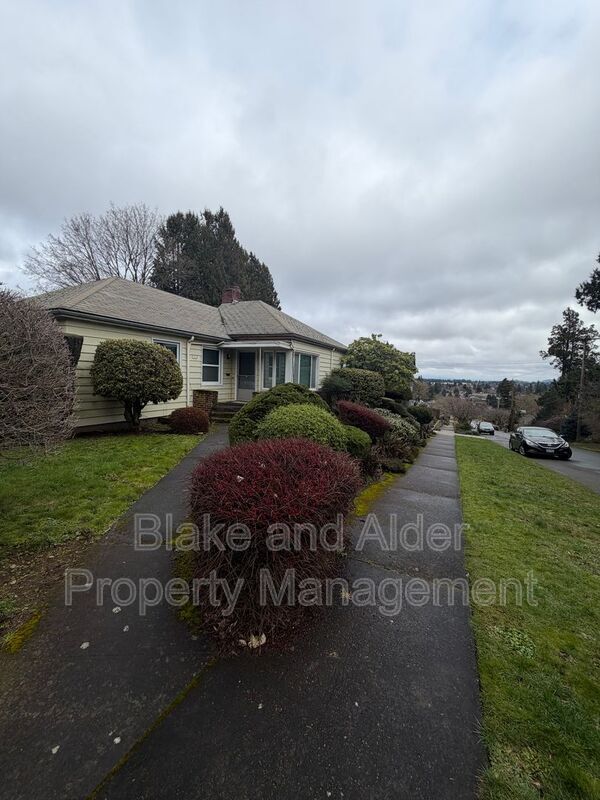 Photo - 7303 SE Madison St House