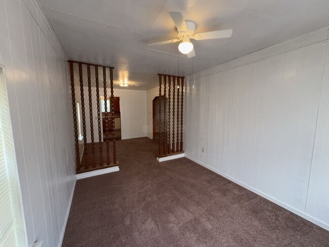 Building Photo - 906 Jefferis Ave