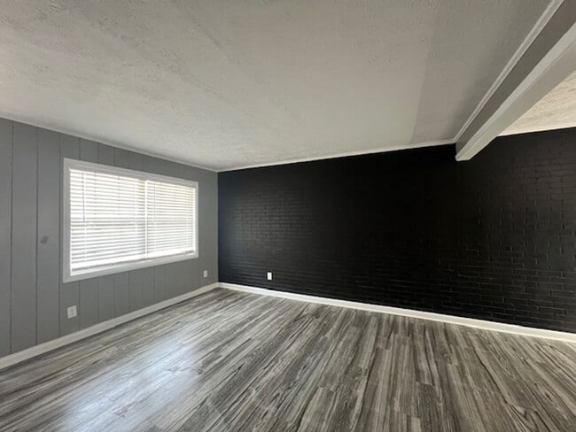 Building Photo - 130-E Eastwood Ave. ** FULLY RENOVATED**