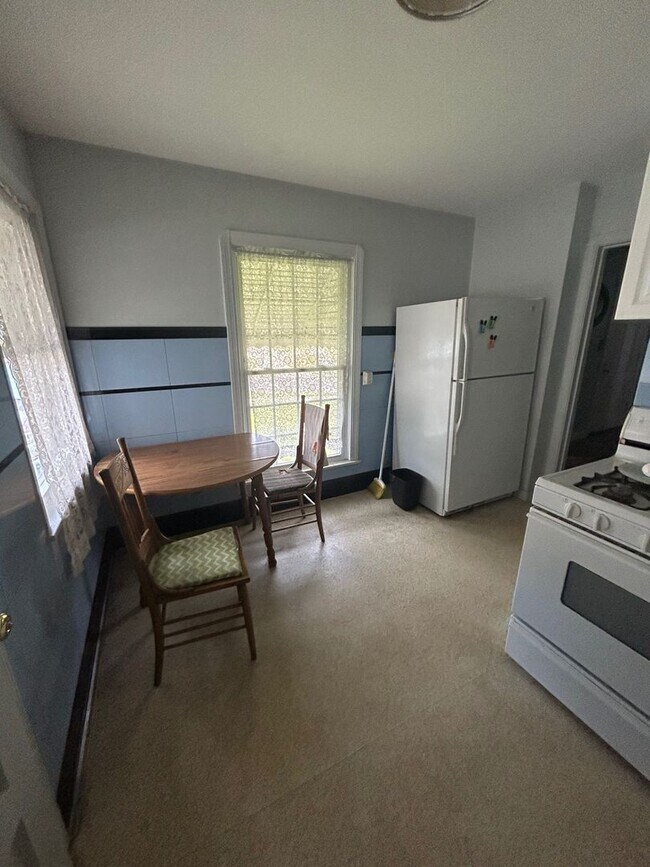Building Photo - Charming 3-Bedroom Property in Prime Location
