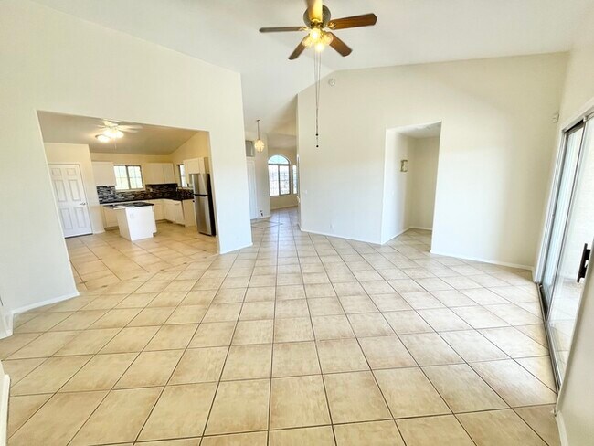 Building Photo - 8755 W Las Palmaritas Dr