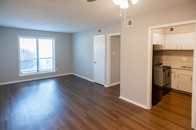 Building Photo - Graham Square Apartments
