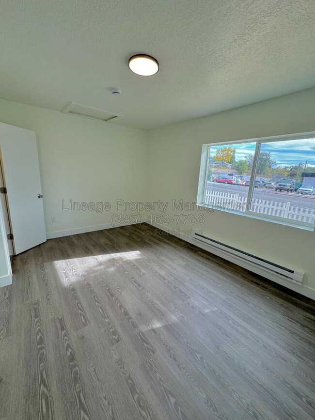 Building Photo - 412 W 20th St