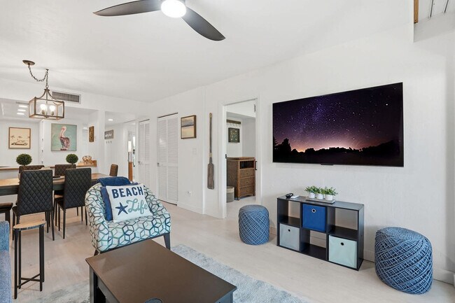 Foto del edificio - 600 Neapolitan Way