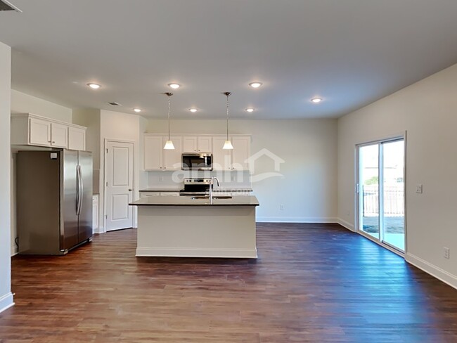 Building Photo - 3770 Blackshear Place