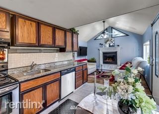 Building Photo - 1 br, 1 bath House - 411 NE 80th St Unit B