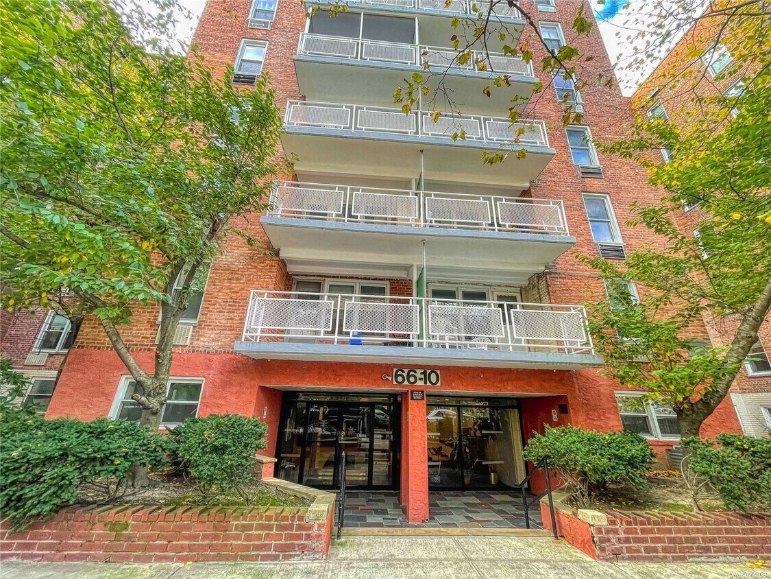 Foto principal - 66-10 Thornton Pl