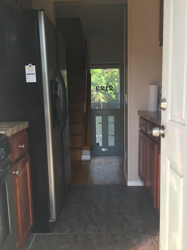 Building Photo - Wonderful 3BR/2BTH Soulard Townhouse