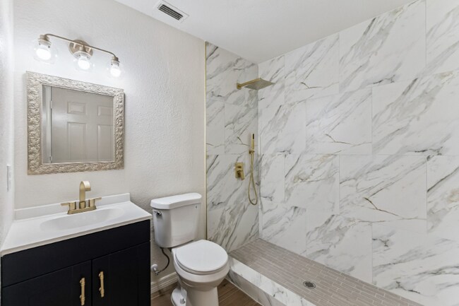 Building Photo - 431 Sheldon St