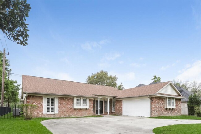 Foto del edificio - 2223 Masters Ln