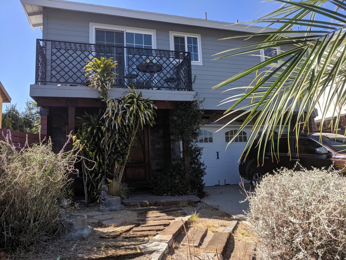 Primary Photo - 631 Benson Way