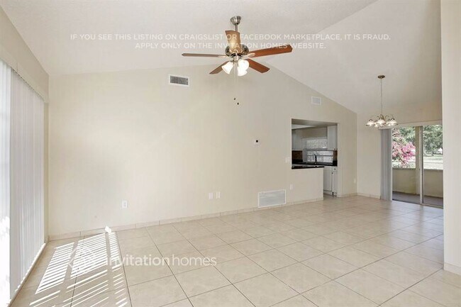 Foto del edificio - 350 NW 99th Way