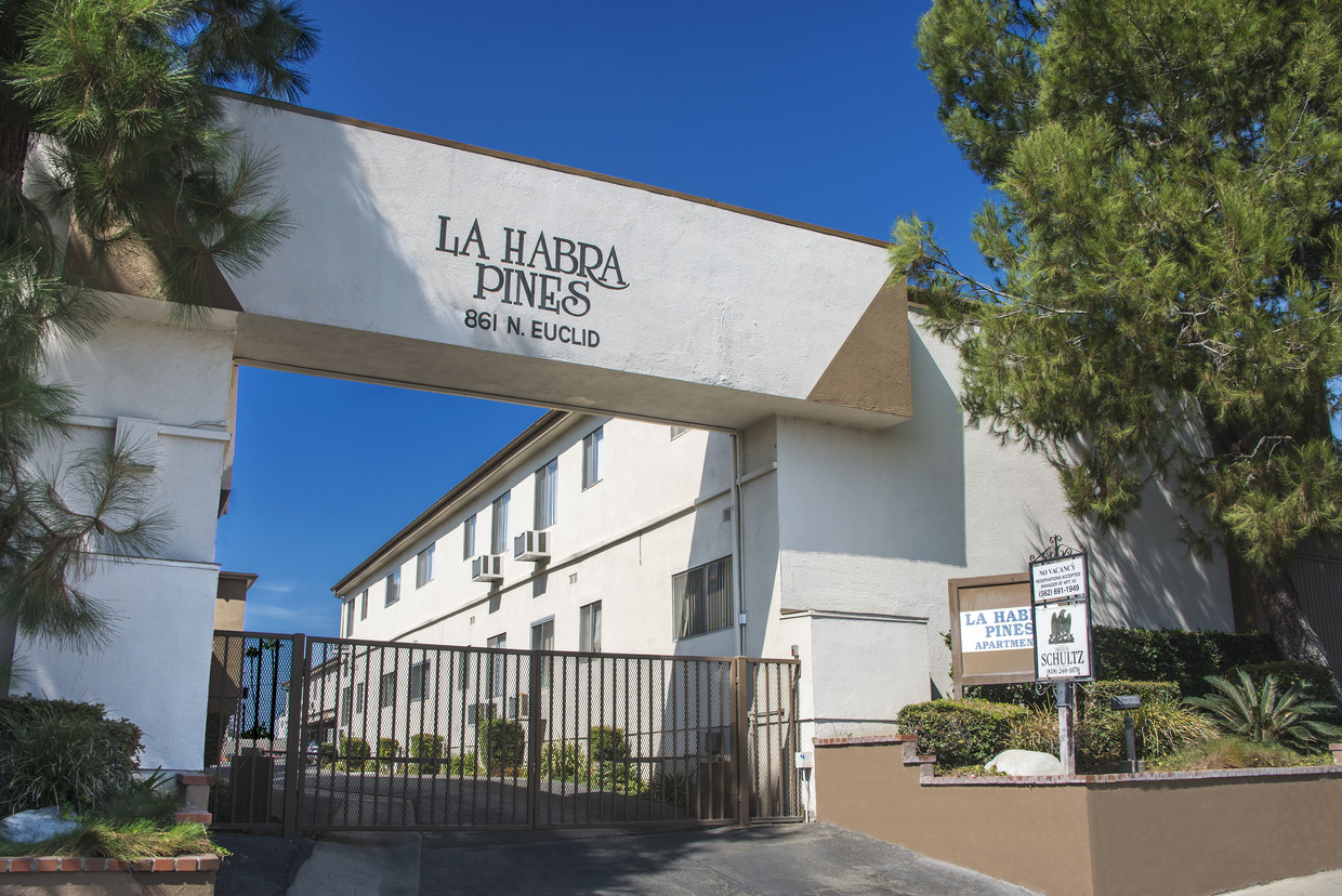 Foto principal - La Habra Pines Apartments