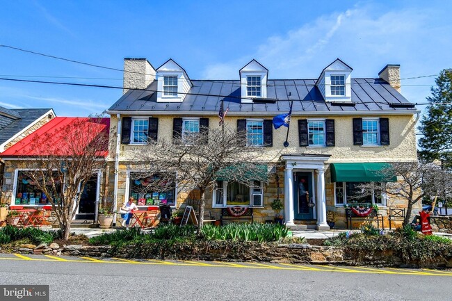 Photo - 1 S Madison St House