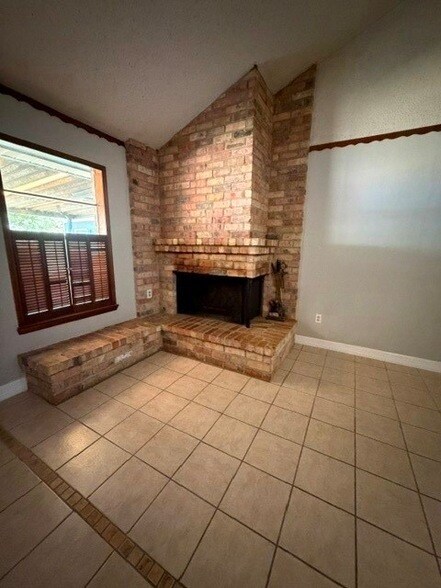 Foto del edificio - 1507 Sierra Dr
