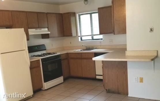 Building Photo - 2 br, 1.5 bath Duplex - 2167 Rochester Rd