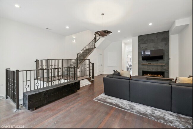 Foto del edificio - 215 N Green St